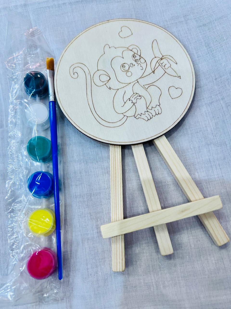 Mini Circular Painting Canvas With Easel, 4.25 inch diameter, Pack Of 1